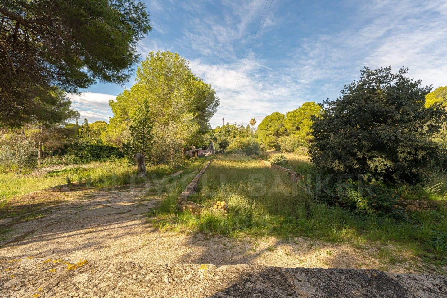 Charmante Finca mit großem Stadtgrundstück zum Verkauf in Jávea, nur einen Steinwurf vom Meer und allen Annehmlichkeiten entfernt