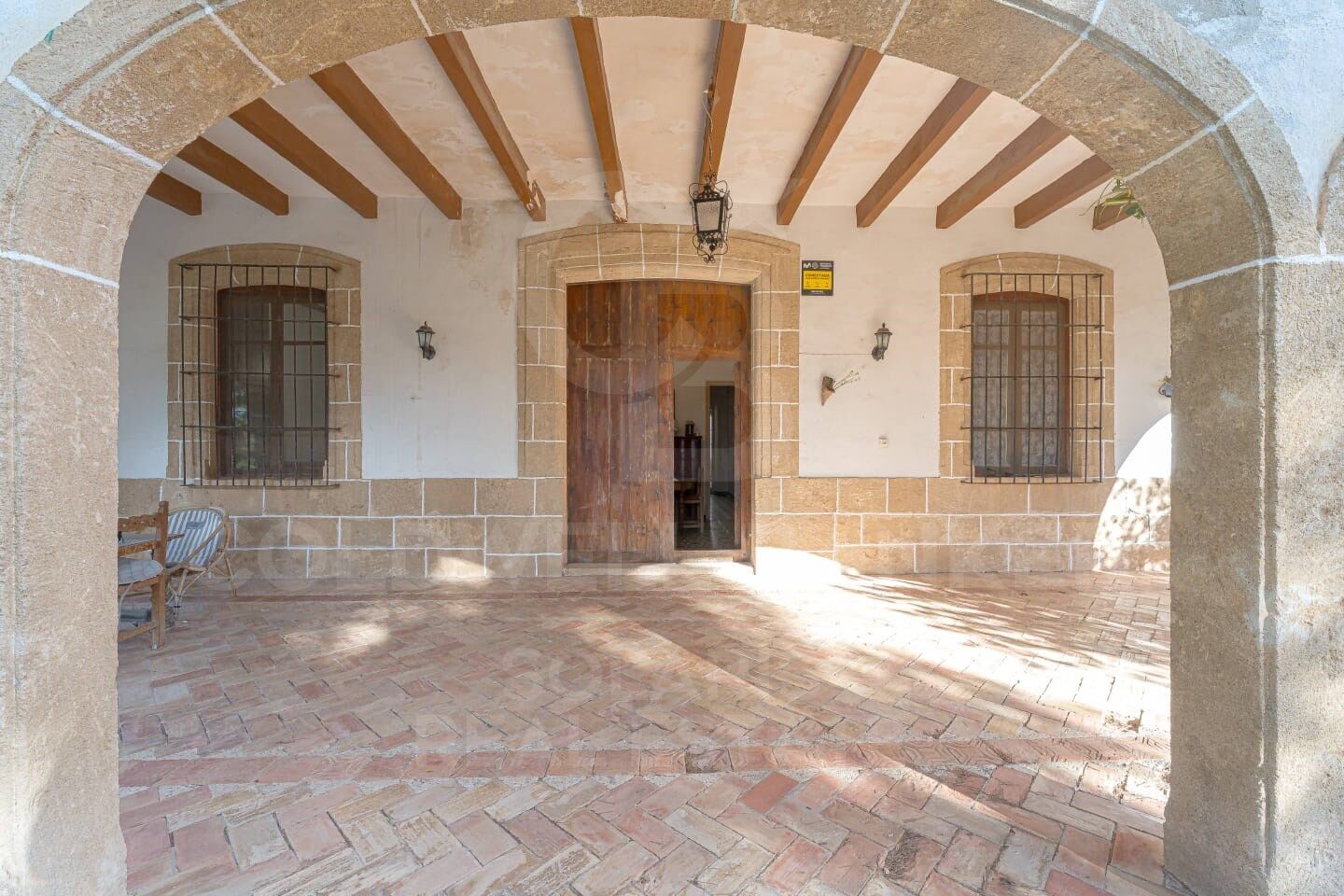 Charmante Finca mit großem Stadtgrundstück zum Verkauf in Jávea, nur einen Steinwurf vom Meer und allen Annehmlichkeiten entfernt