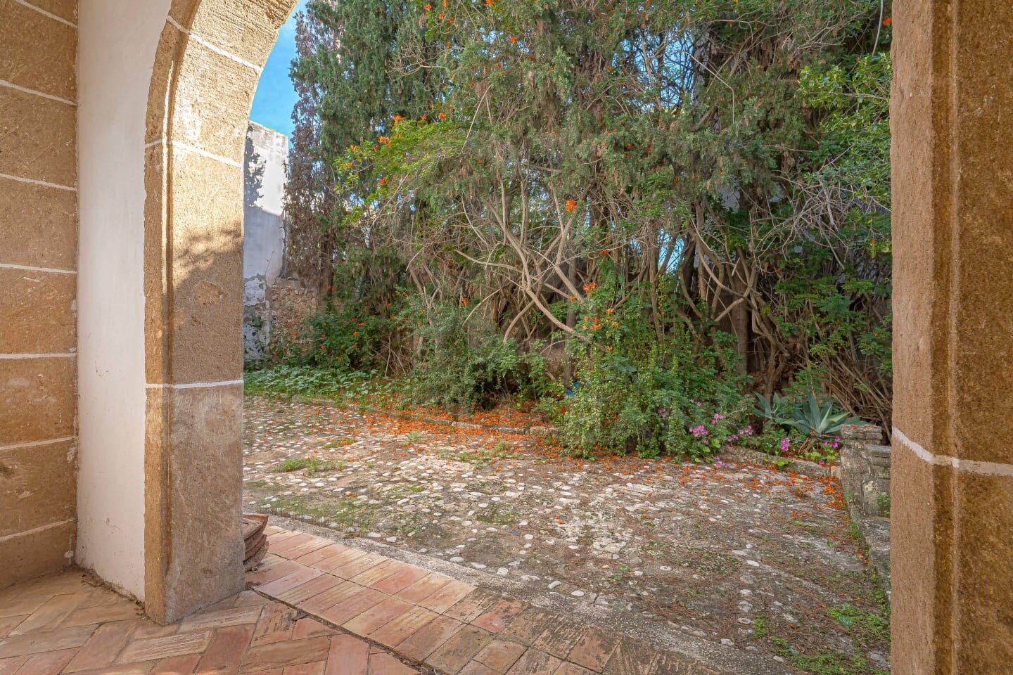 Charmante Finca mit großem Stadtgrundstück zum Verkauf in Jávea, nur einen Steinwurf vom Meer und allen Annehmlichkeiten entfernt