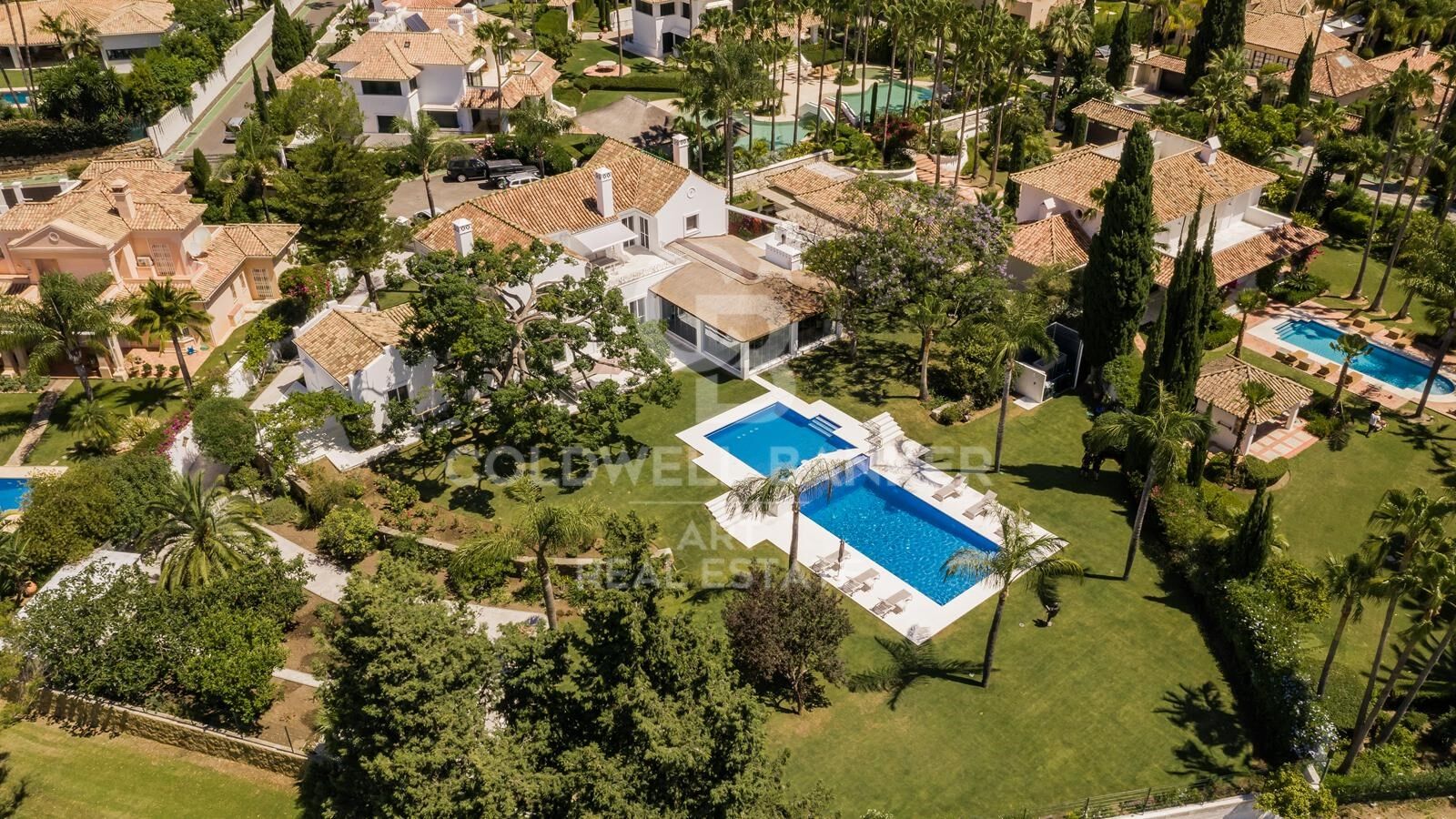 Zeitgenössische Villa mit direktem Golfzugang in La Cerquilla, Nueva Andalucía, Marbella