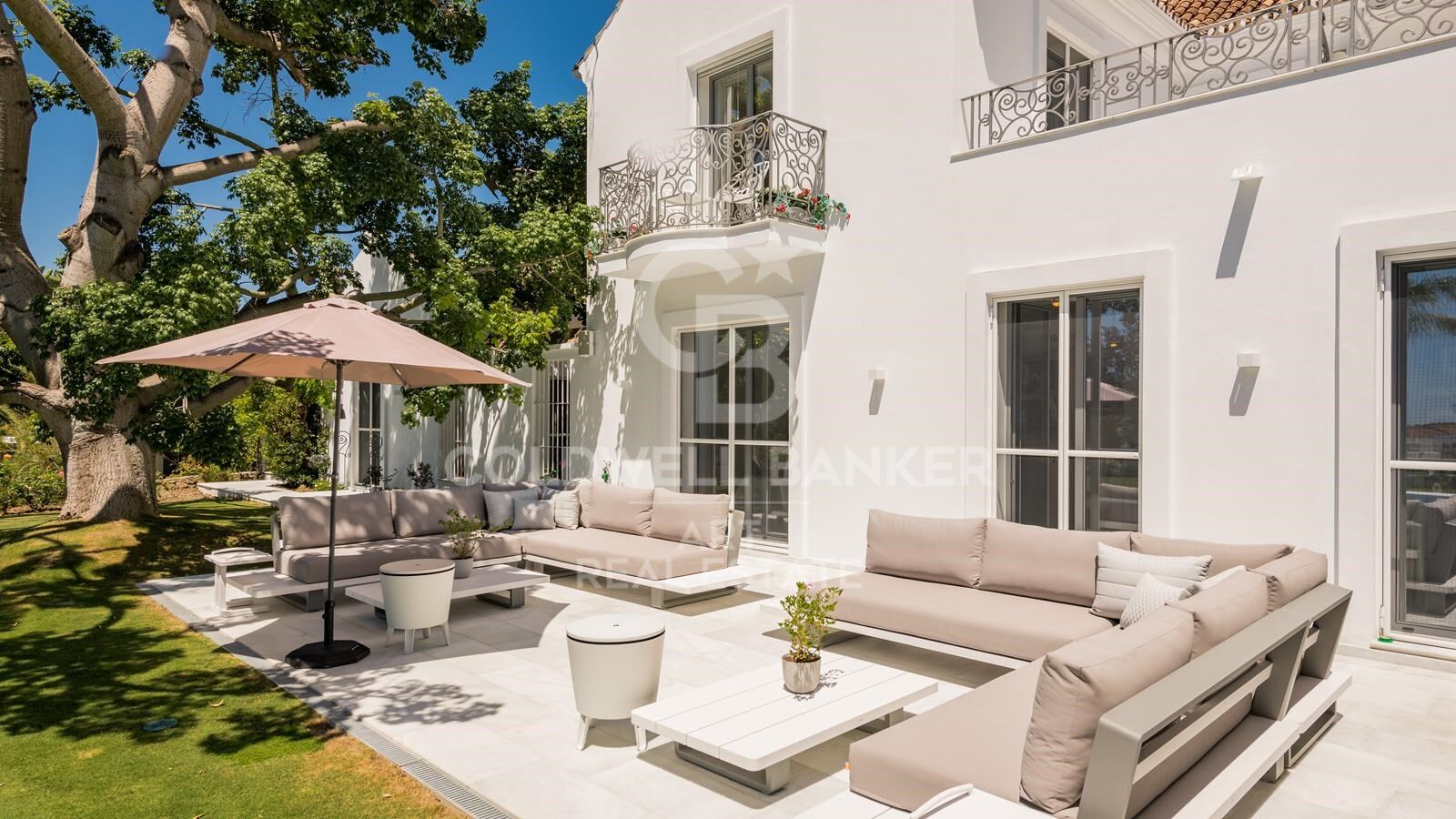 Zeitgenössische Villa mit direktem Golfzugang in La Cerquilla, Nueva Andalucía, Marbella