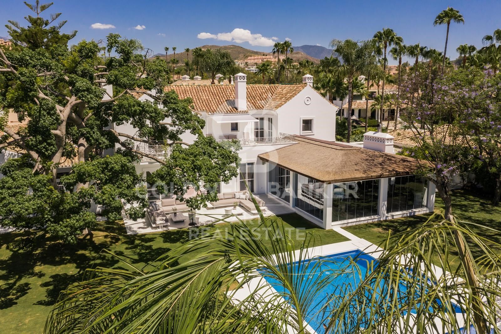 Elegante villa con acceso directo al golf en La Cerquilla, Nueva Andalucía, Marbella