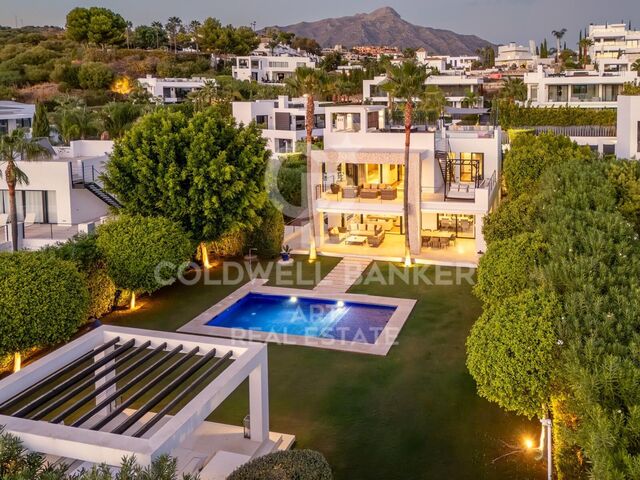 Zeitgenössische Villa mit elegantem Design - Nueva Andalucía, Marbella