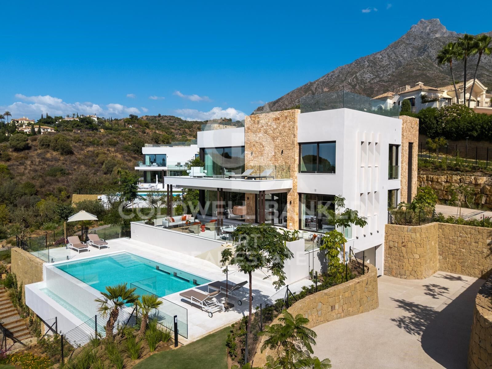 Außergewöhnliche moderne Villa mit Spa und Panoramablick - Marbella Hill Club