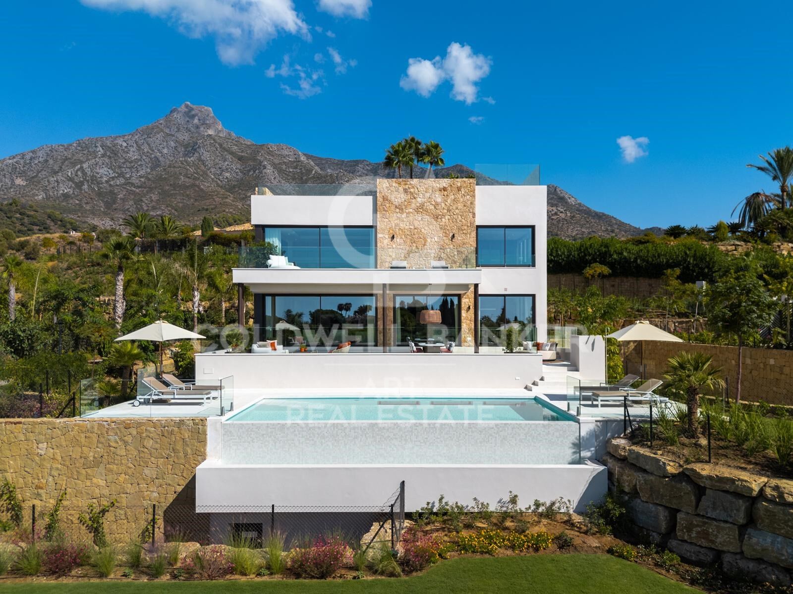 Außergewöhnliche moderne Villa mit Spa und Panoramablick - Marbella Hill Club