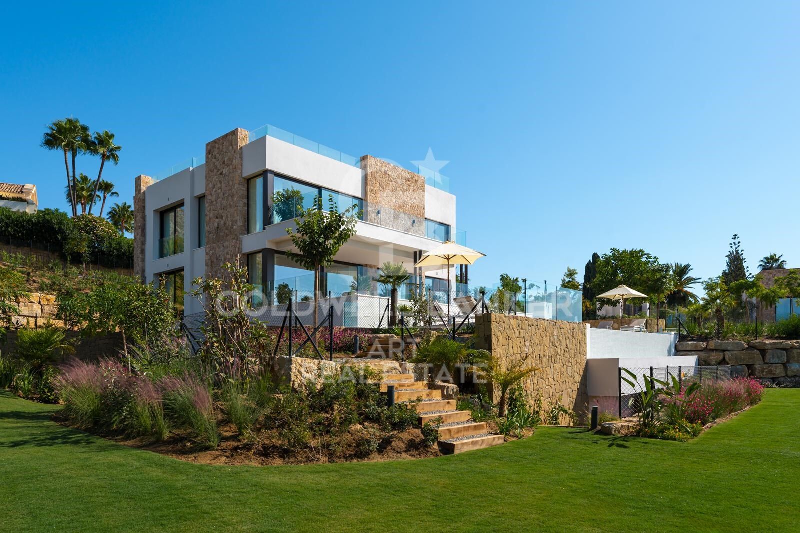 Außergewöhnliche moderne Villa mit Spa und Panoramablick - Marbella Hill Club