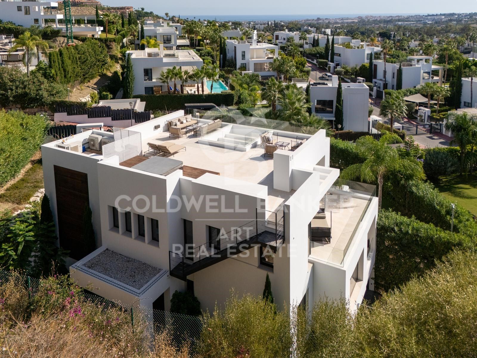 Moderne mediterrane Villa mit elegantem Design und Panoramablick - Nueva Andalucía, Marbella