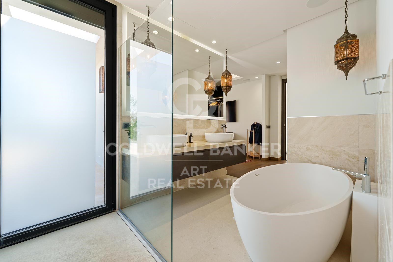 Moderne mediterrane Villa mit elegantem Design und Panoramablick - Nueva Andalucía, Marbella