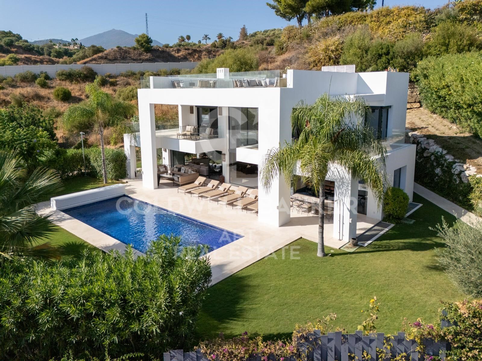 Moderne mediterrane Villa mit elegantem Design und Panoramablick - Nueva Andalucía, Marbella