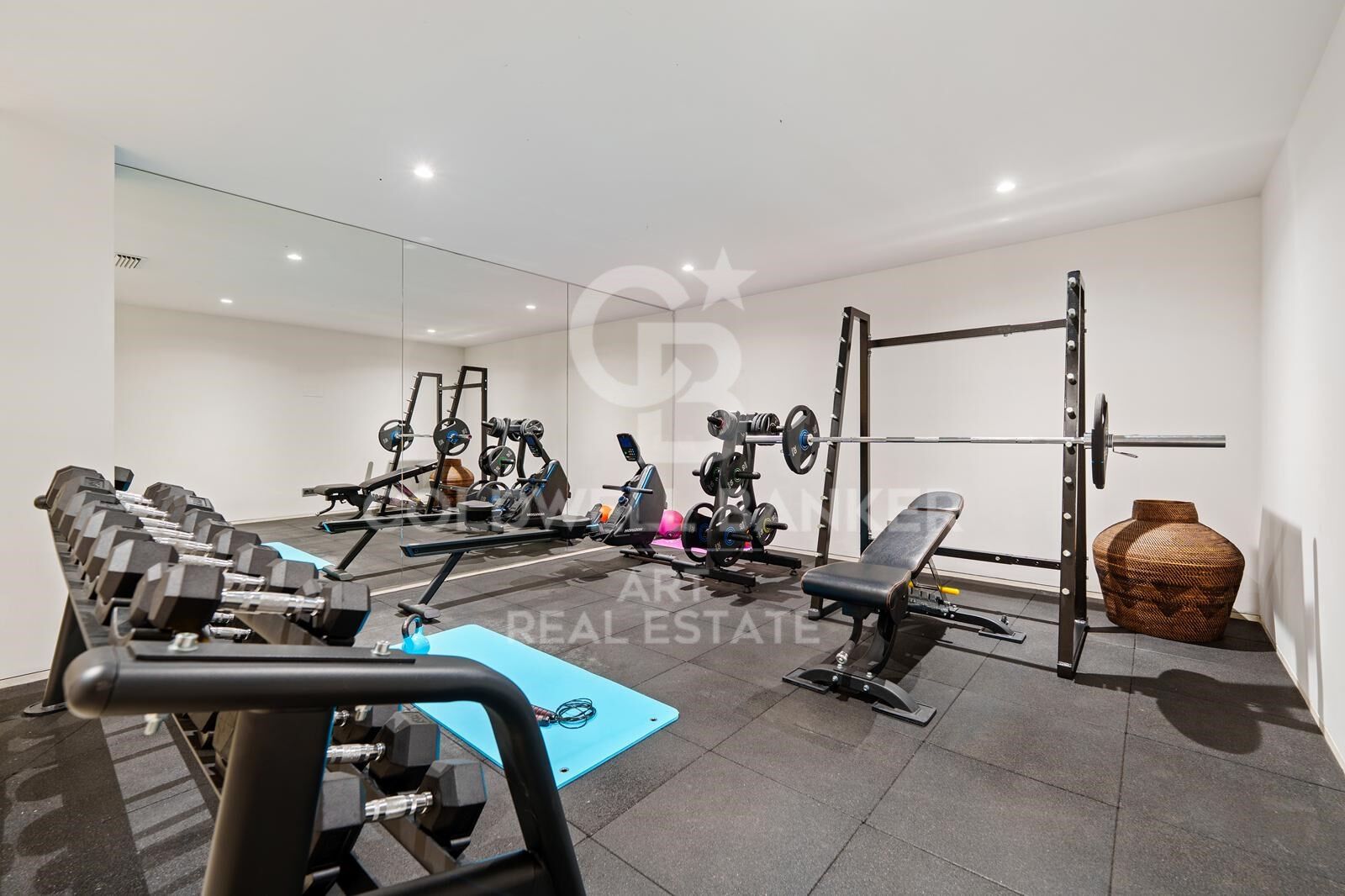 Villa mediterránea moderna con diseño elegante y vistas panorámicas - Nueva Andalucía, Marbella