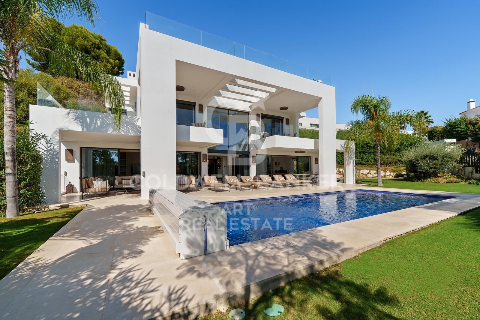 Moderne mediterrane Villa mit elegantem Design und Panoramablick - Nueva Andalucía, Marbella