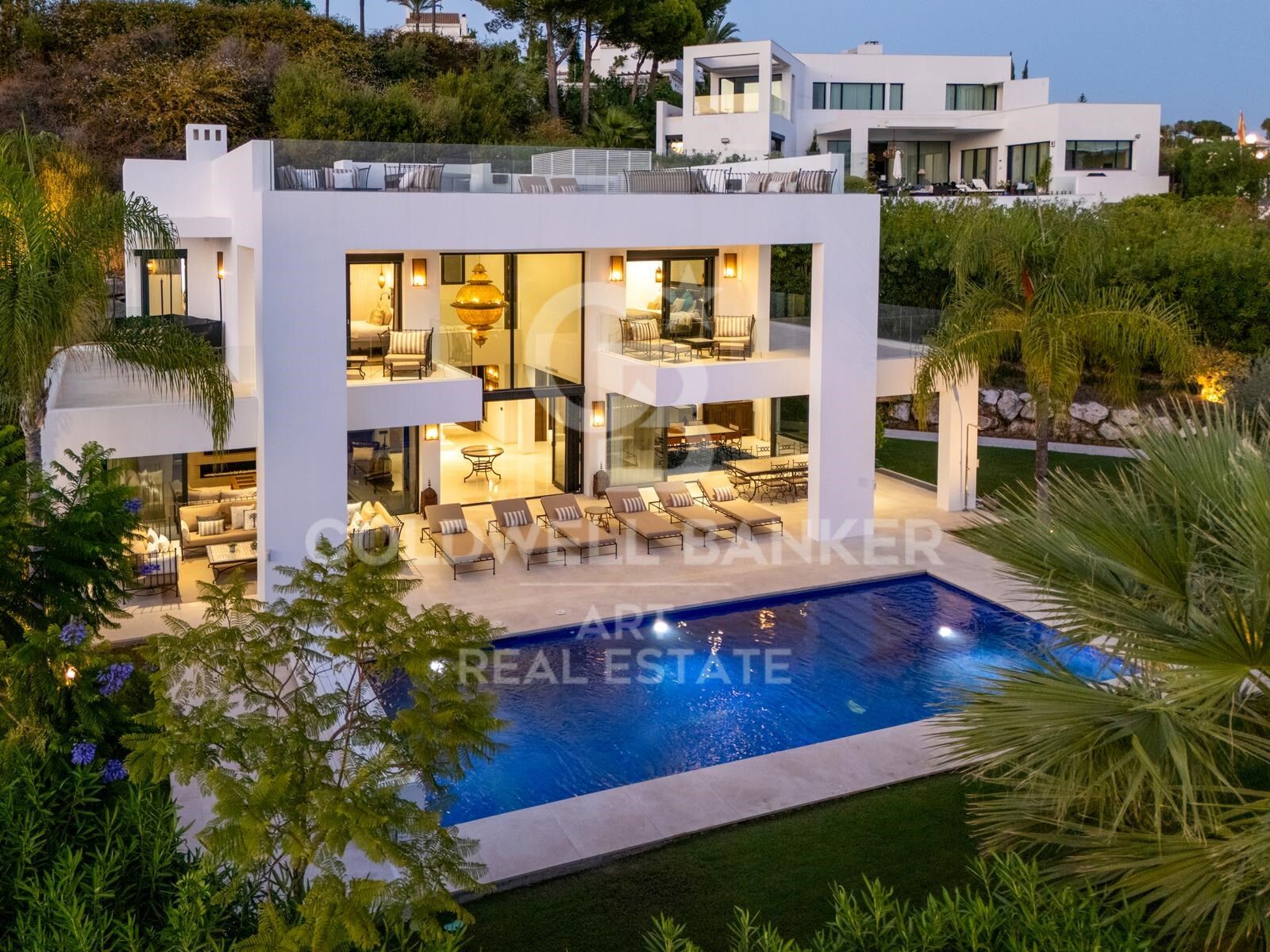 Moderne mediterrane Villa mit elegantem Design und Panoramablick - Nueva Andalucía, Marbella