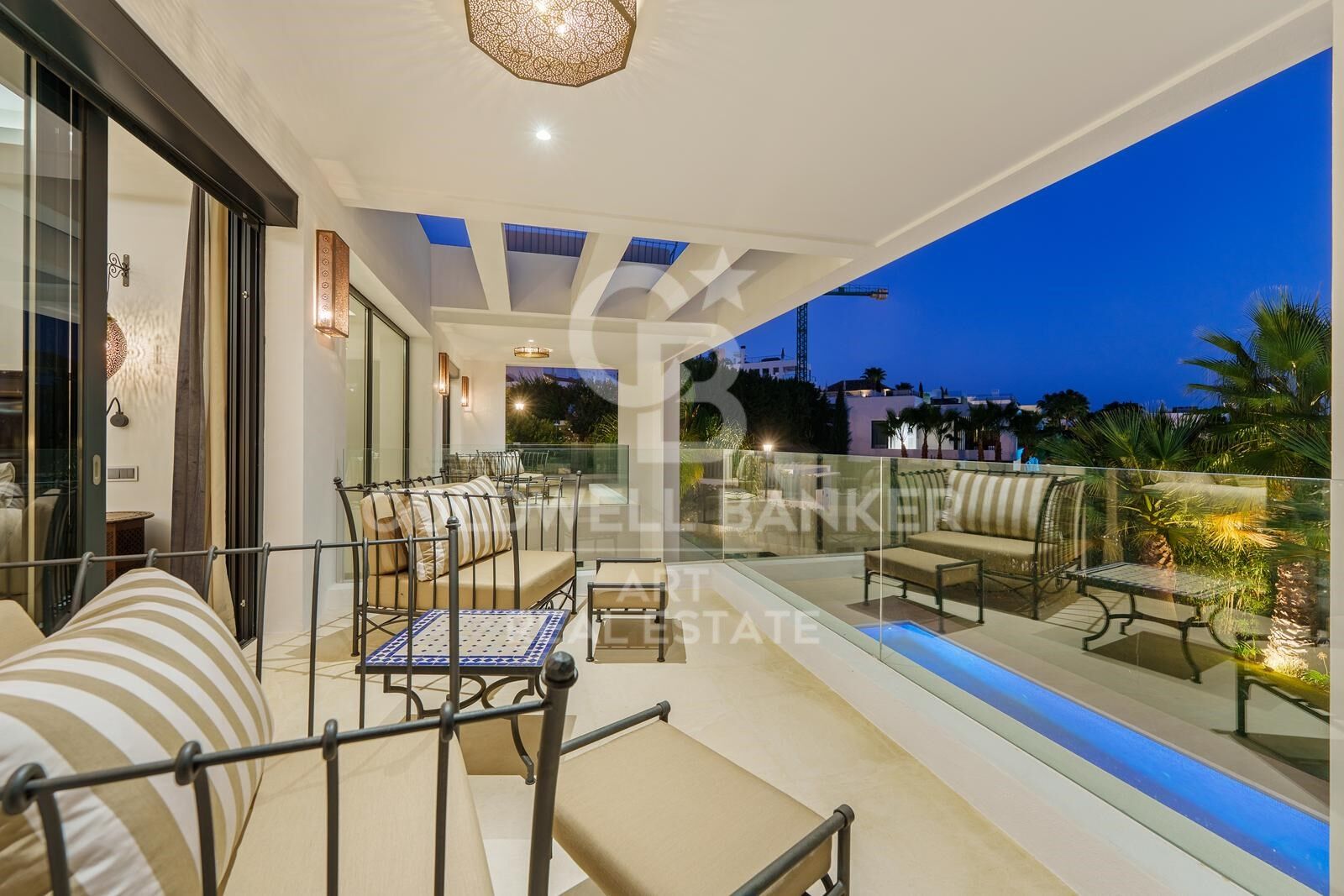 Modern Mediterranean villa with elegant design and panoramic views - Nueva Andalucía, Marbella