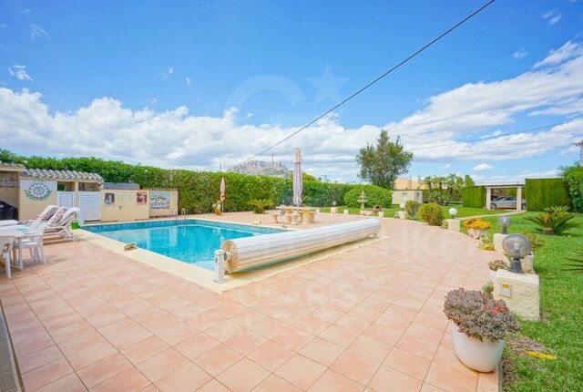 Atemberaubende Villa mit zwei unabhängigen Häusern, beheiztem Pool und nur 1 km vom Meer entfernt in Els Poblets