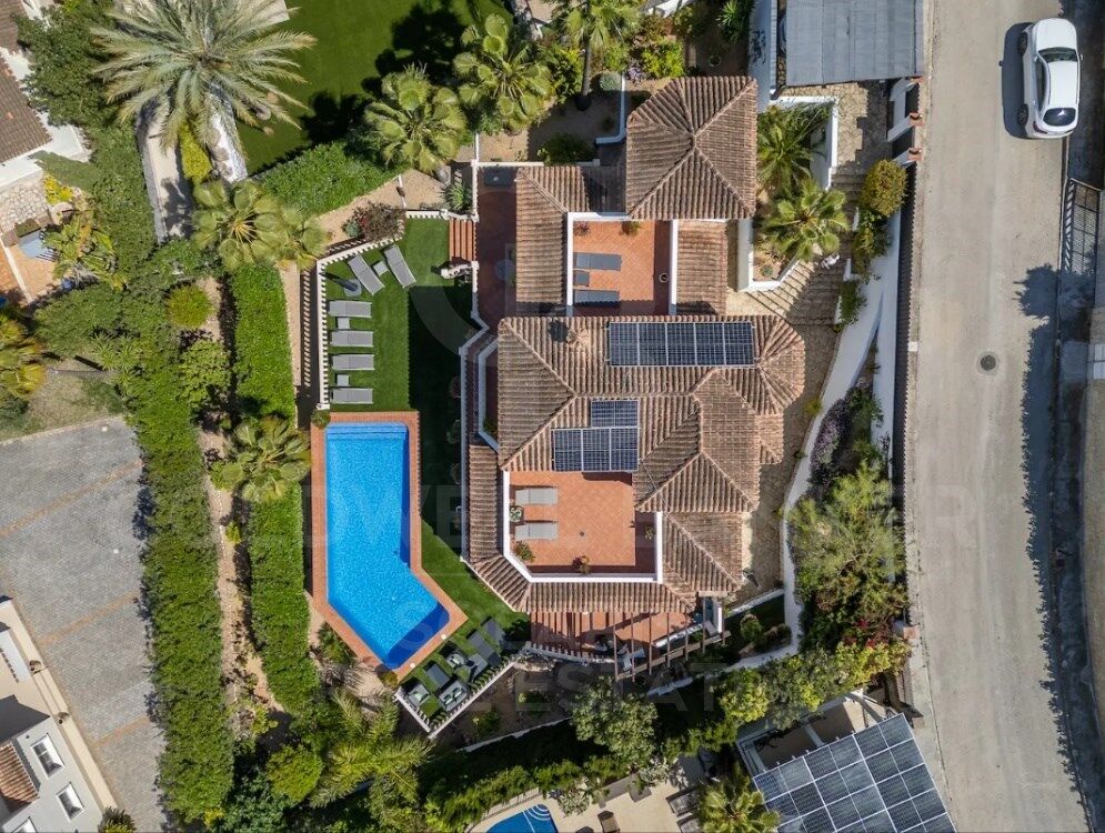 Villa Mediterránea con Vistas Panorámicas al Mar y Montgó en Jávea