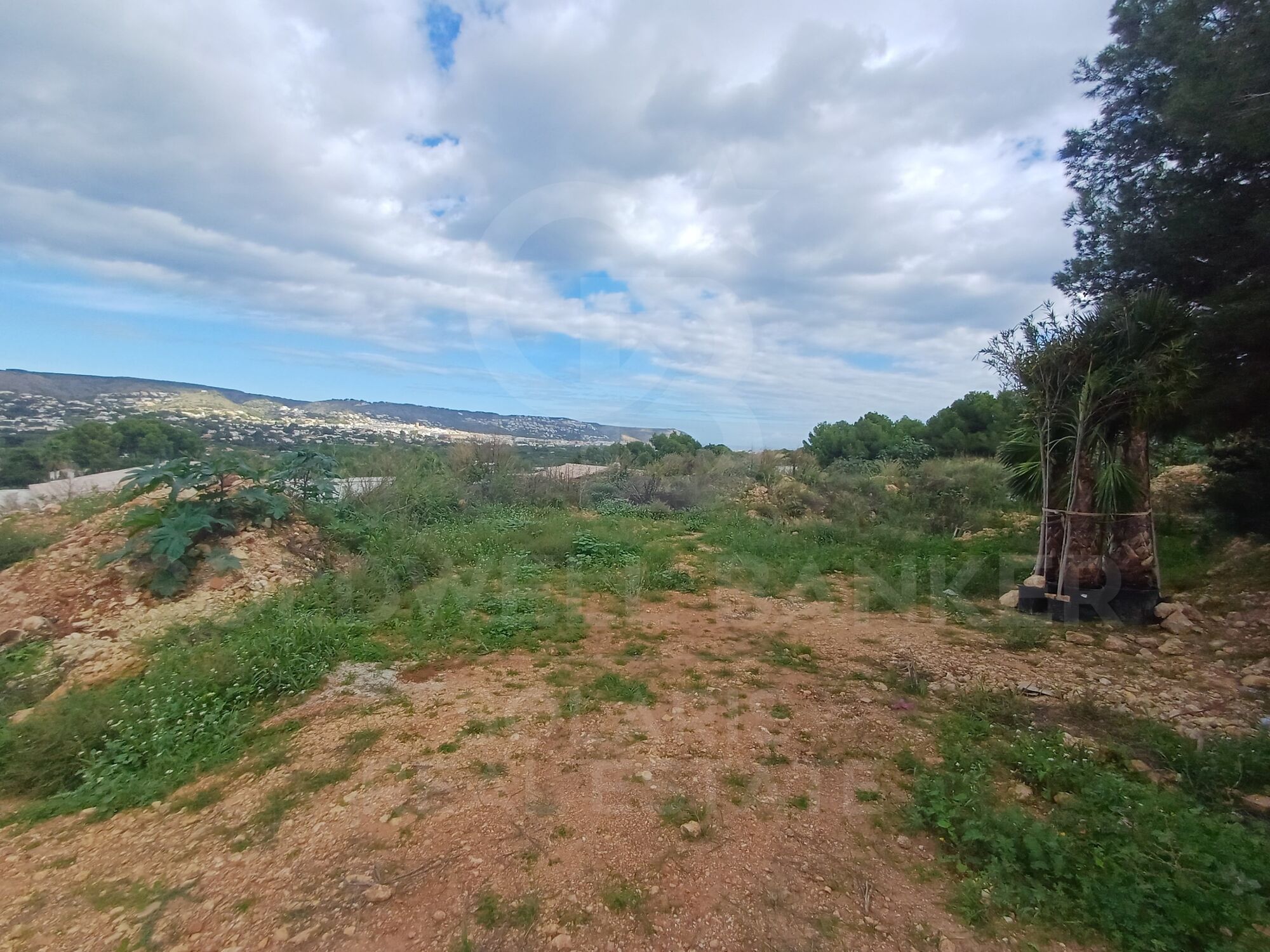 Parcela privilegiada con vistas panorámicas en Piver, Jávea