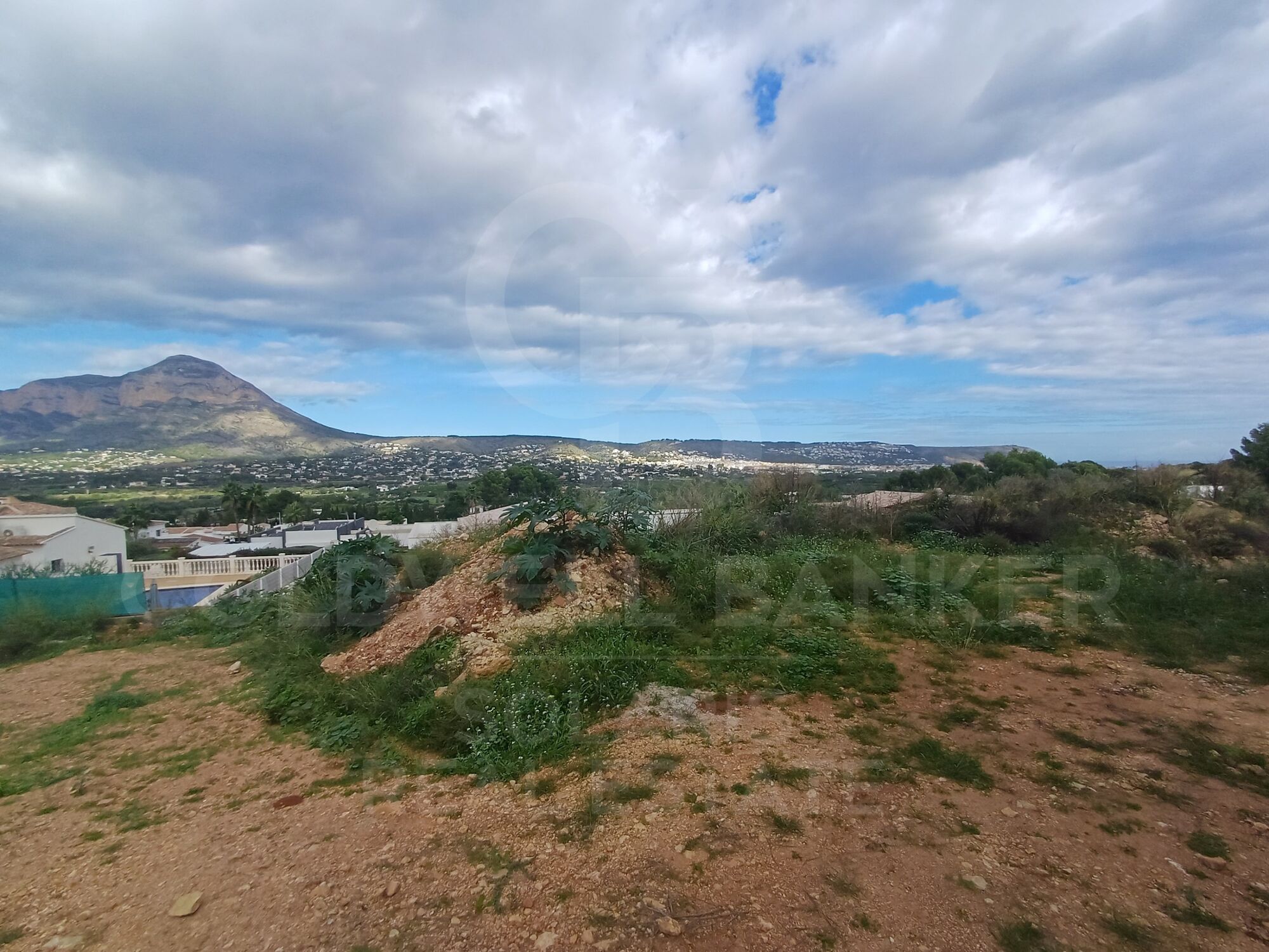 Parcela privilegiada con vistas panorámicas en Piver, Jávea