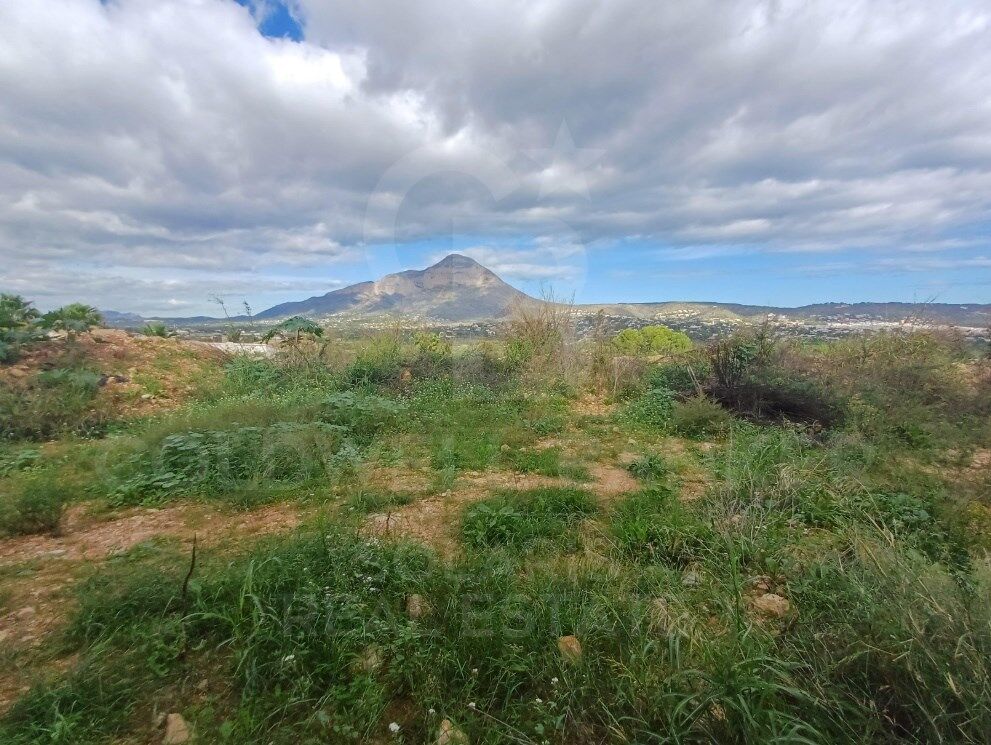 Grundstück mit Blick auf das Meer und den Montgó in der exklusiven Urbanisation Piver, Jávea