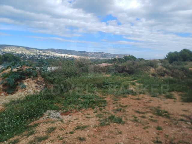 Grundstück mit Blick auf das Meer und den Montgó in der exklusiven Urbanisation Piver, Jávea
