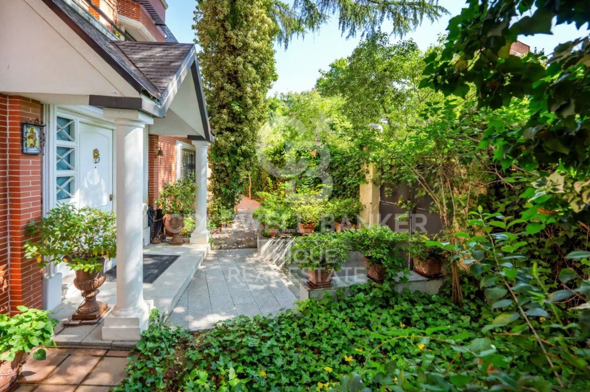 Exclusive villa in Nueva España, Madrid