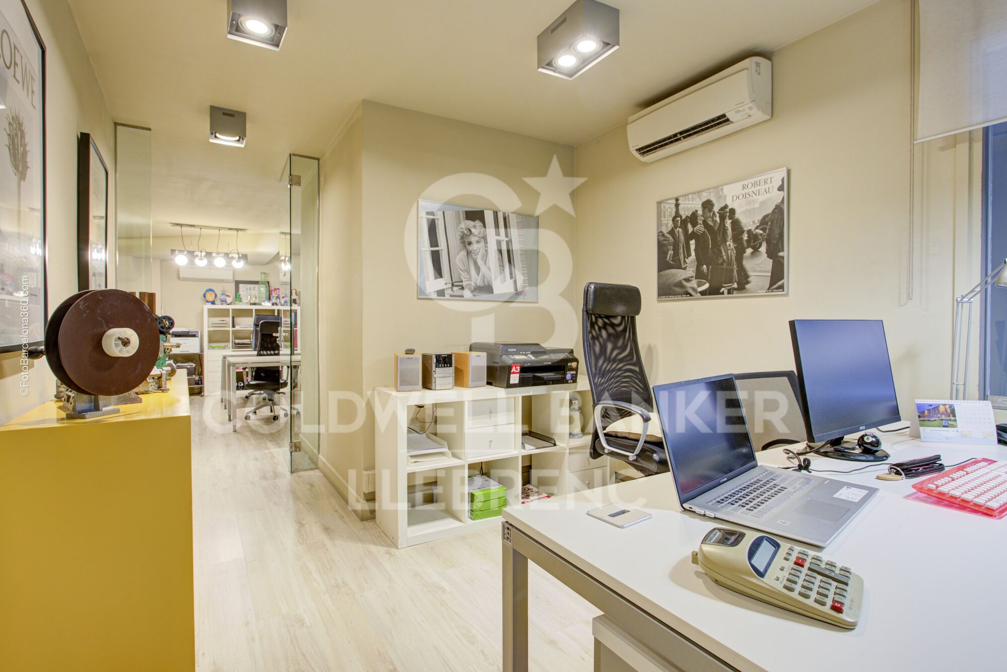 Maravilloso local dúplex en venta en la Avenida República Argentina