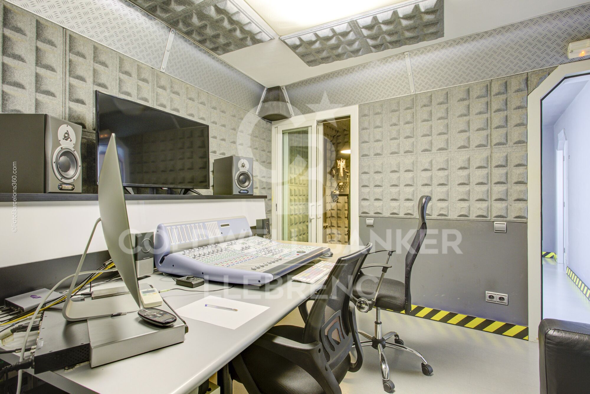 Maravilloso local dúplex en venta en la Avenida República Argentina