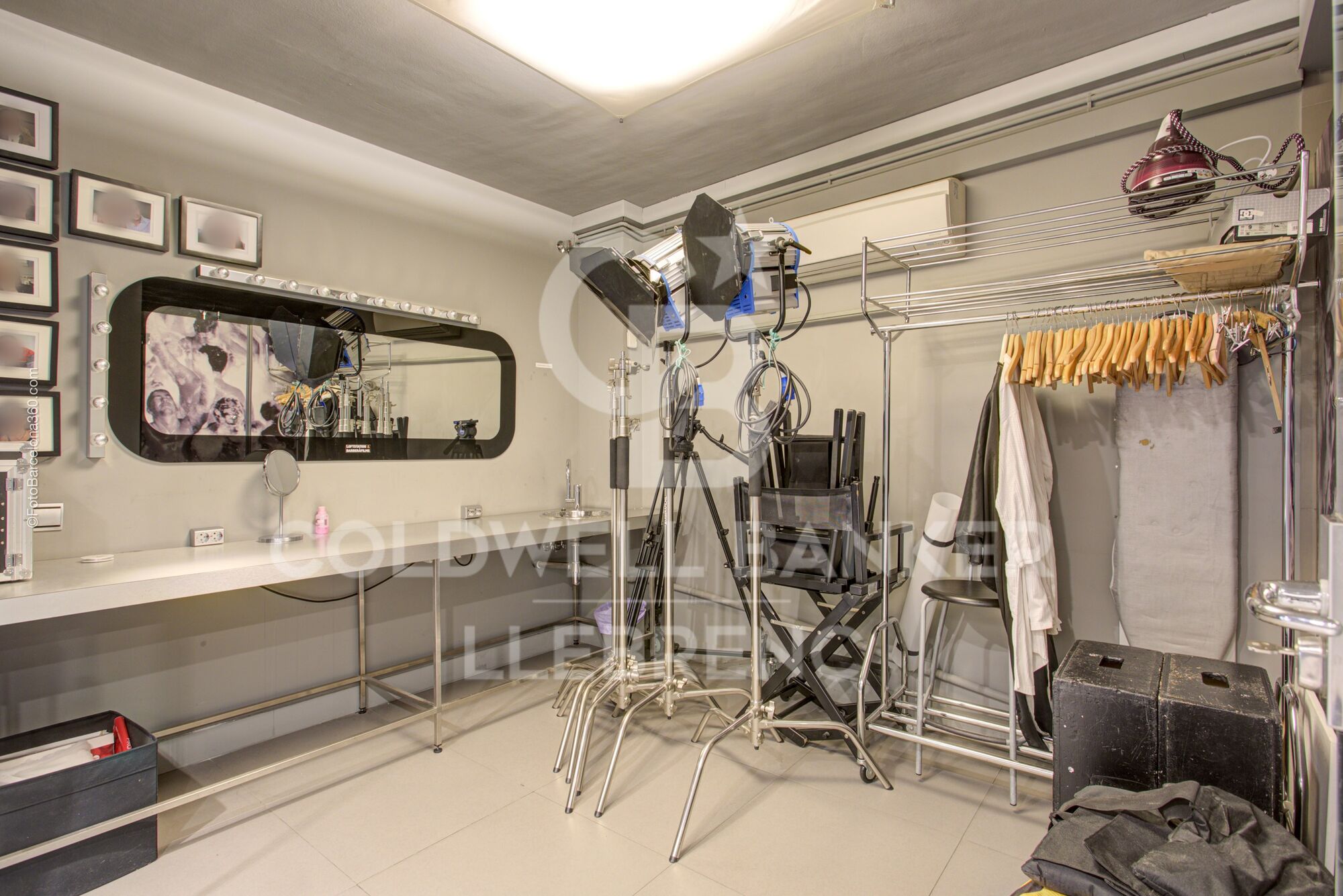 Maravilloso local dúplex en venta en la Avenida República Argentina