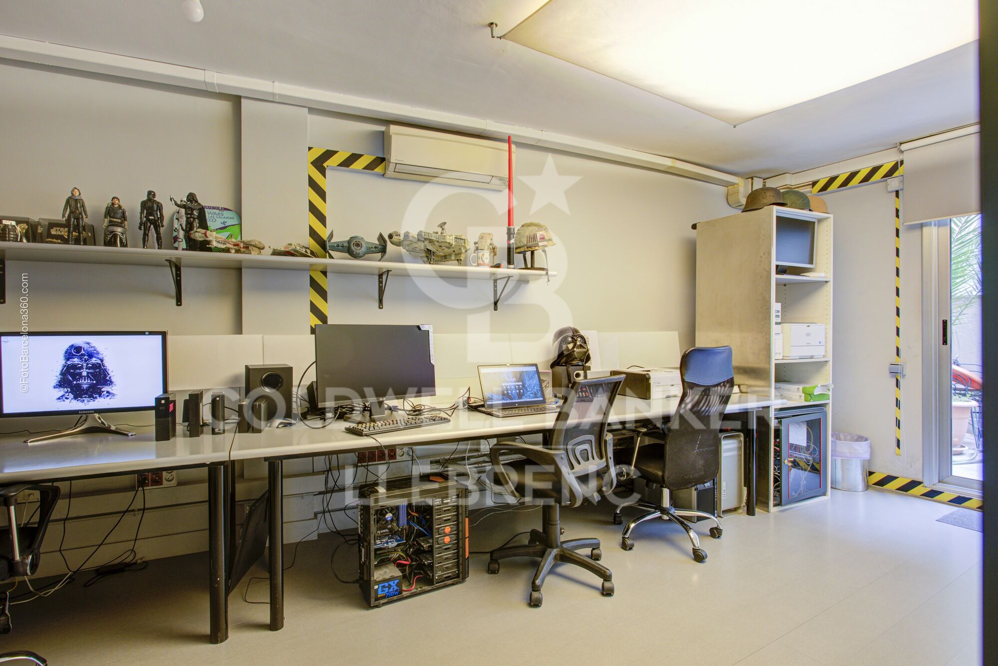 Maravilloso local dúplex en venta en la Avenida República Argentina