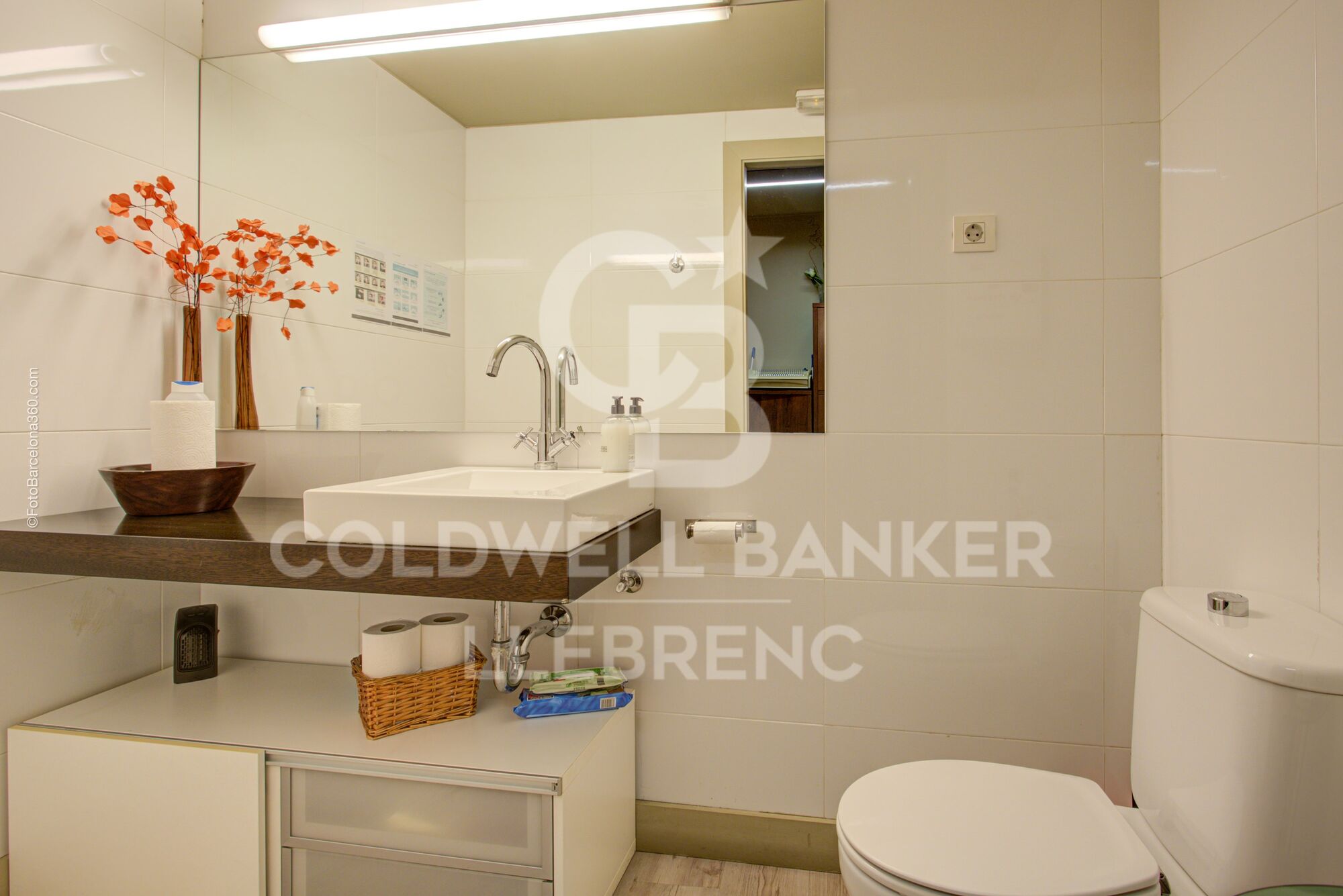 Maravilloso local dúplex en venta en la Avenida República Argentina