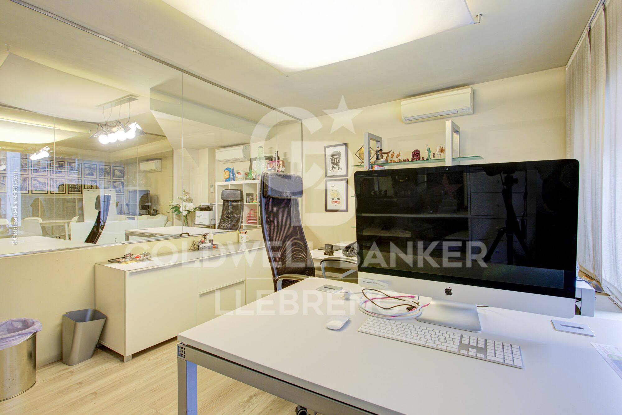Maravilloso local dúplex en venta en la Avenida República Argentina