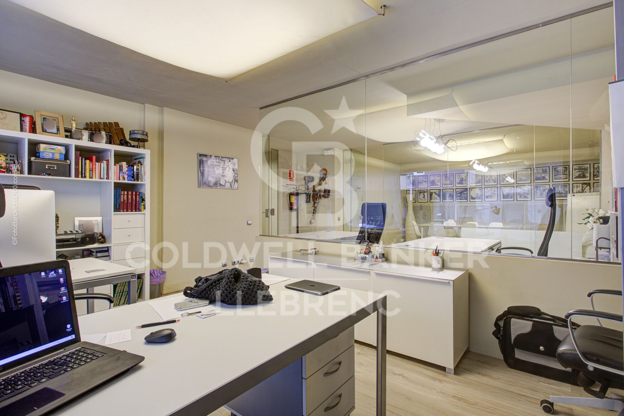 Maravilloso local dúplex en venta en la Avenida República Argentina