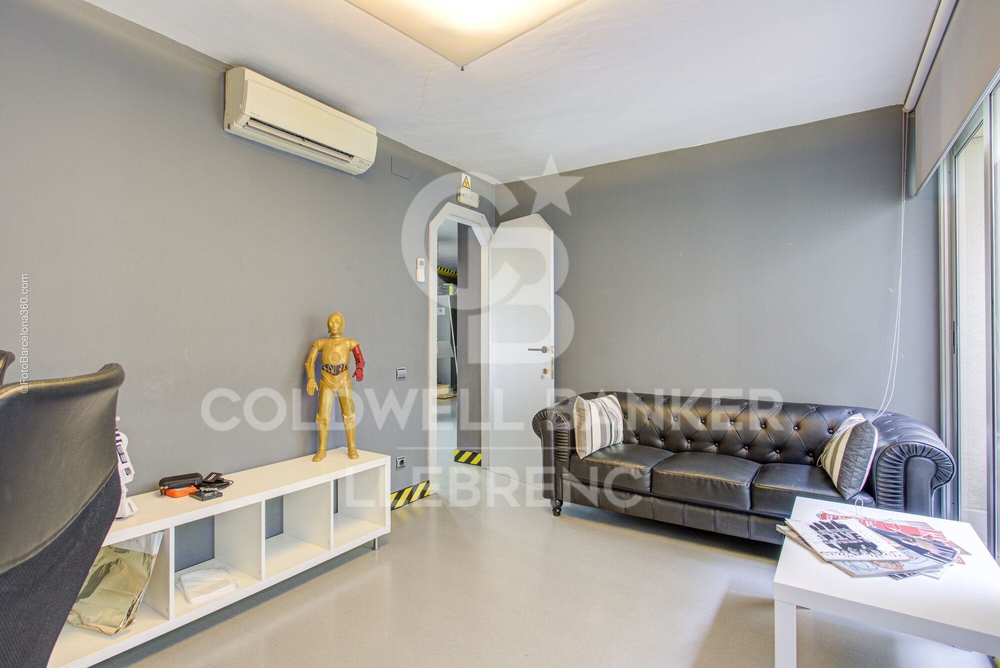 Maravilloso local dúplex en venta en la Avenida República Argentina