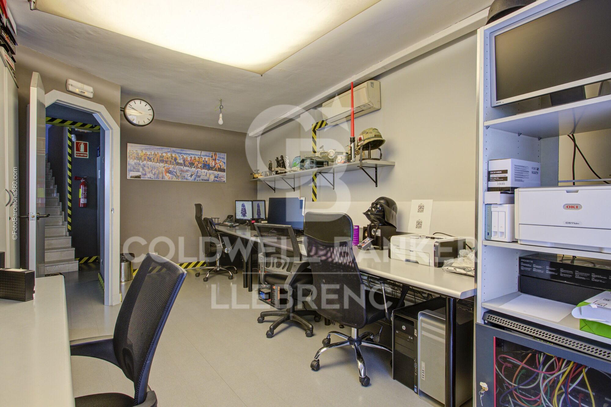 Maravilloso local dúplex en venta en la Avenida República Argentina