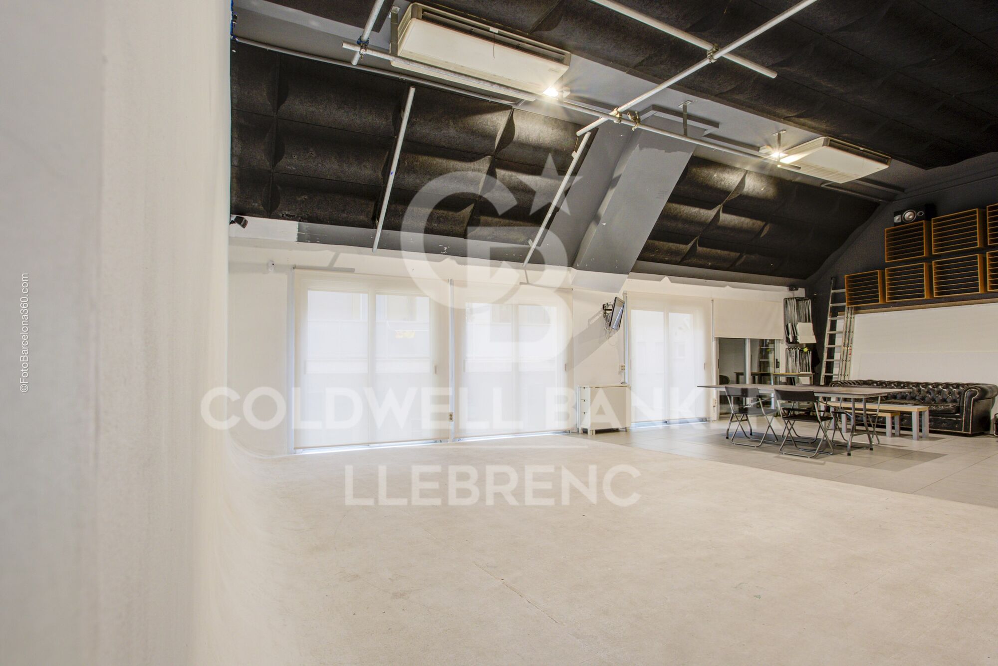 Wonderful duplex premises for sale in Republica Argentina Avenue