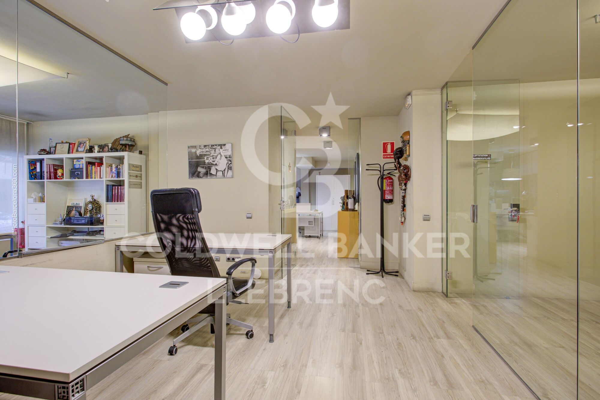 Maravilloso local dúplex en venta en la Avenida República Argentina