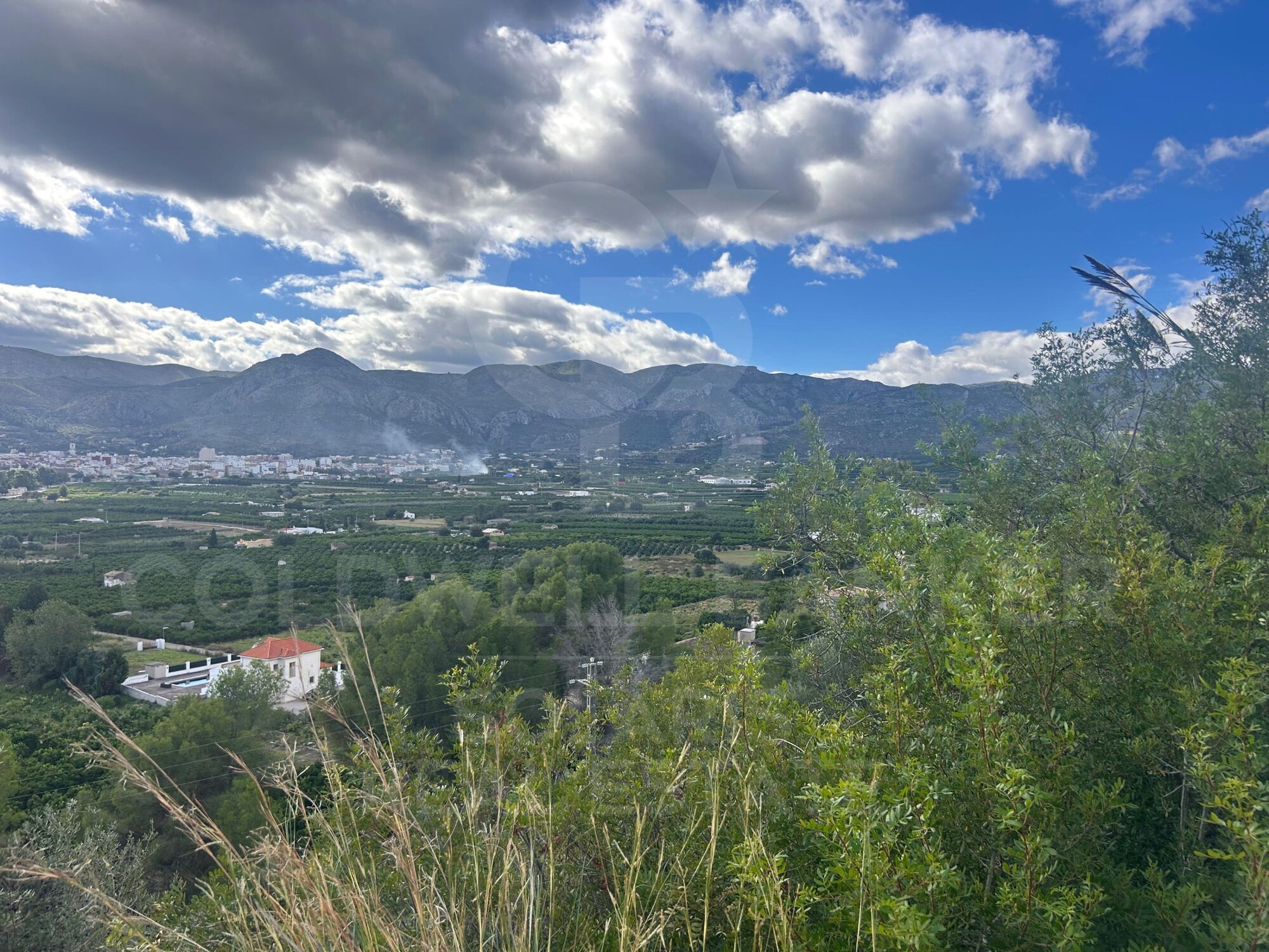 Städtisches Grundstück in Monte Mostalla mit Meerblick und ruhiger Umgebung