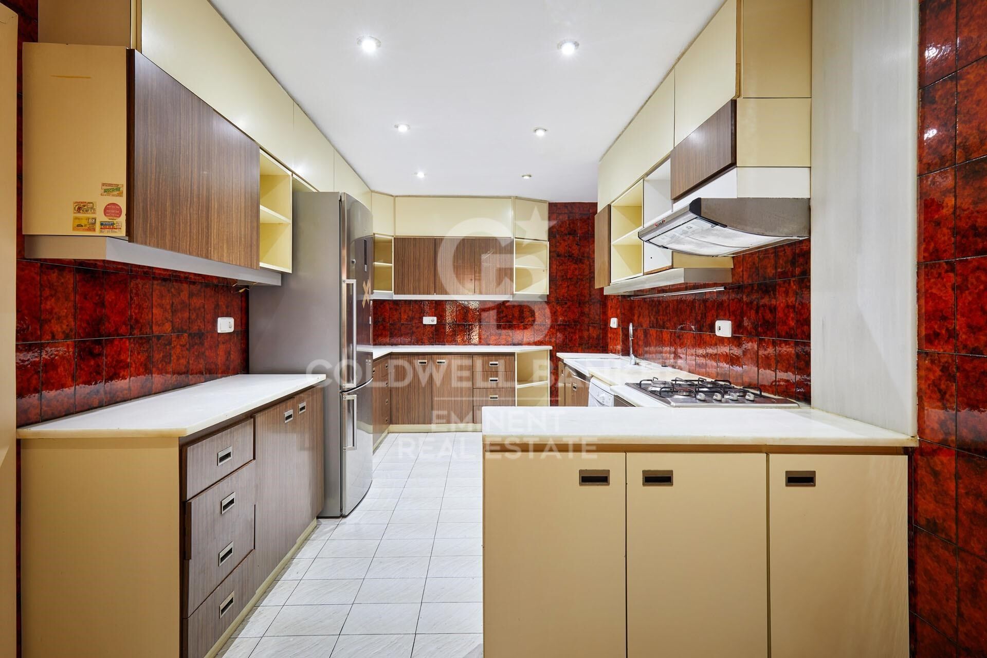 Appartement à rénover à vendre avec place de parking incluse, Tenor Masini