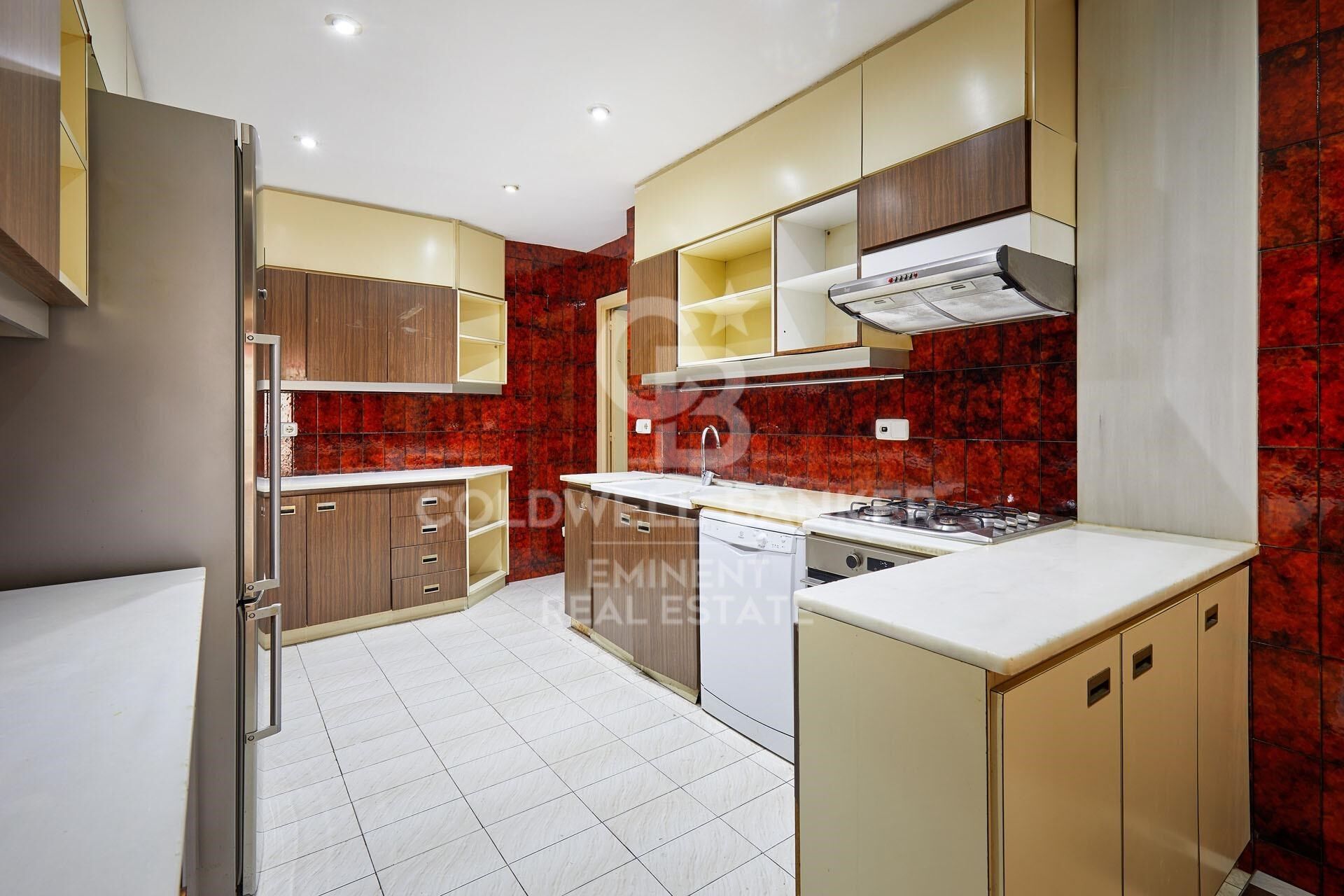 Appartement à rénover à vendre avec place de parking incluse, Tenor Masini