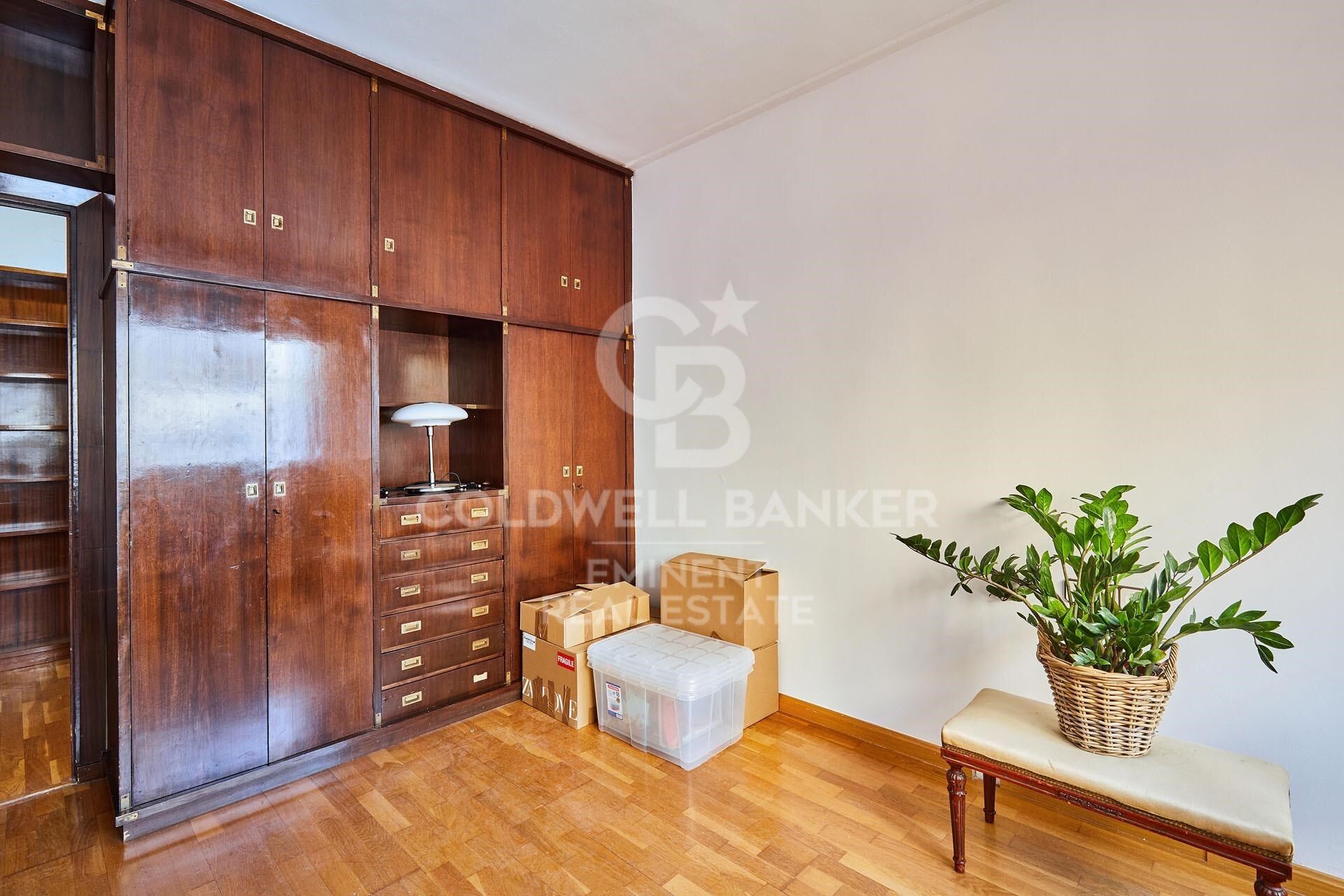 Appartement à rénover à vendre avec place de parking incluse, Tenor Masini