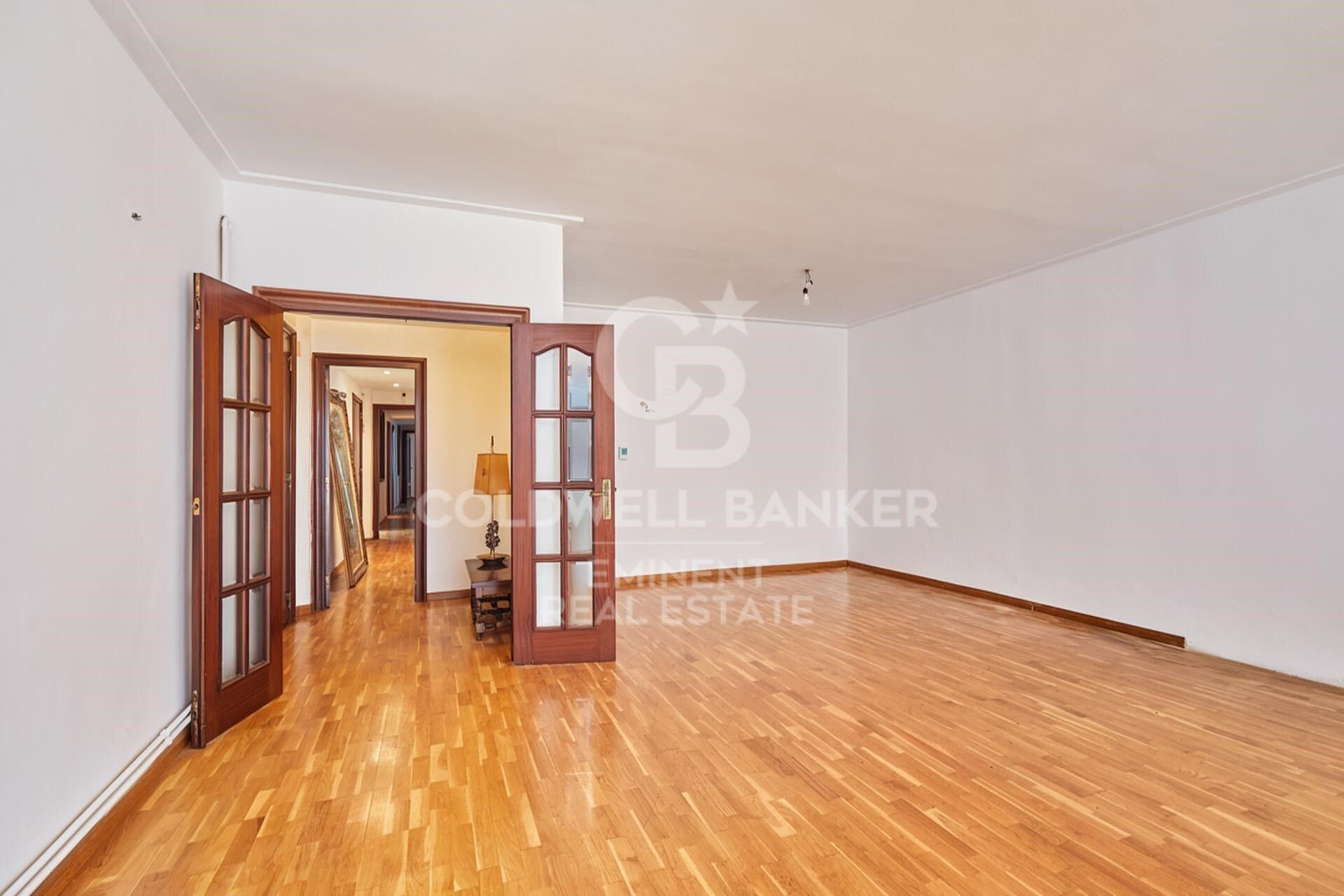 Apartment for renovation for sale with parking space included, Tenor Masini