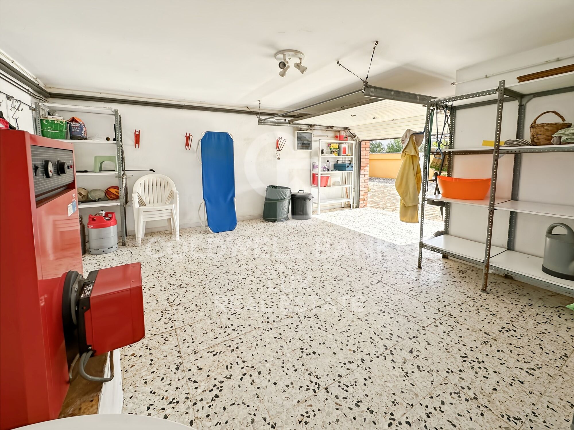 Maison proche des plages de L'Escala, avec garage et jardin