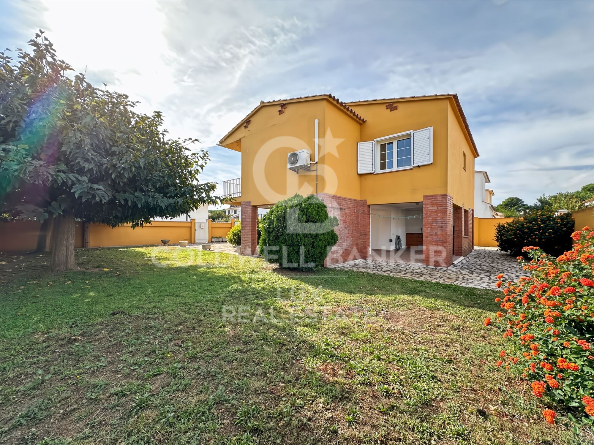 Maison proche des plages de L'Escala, avec garage et jardin