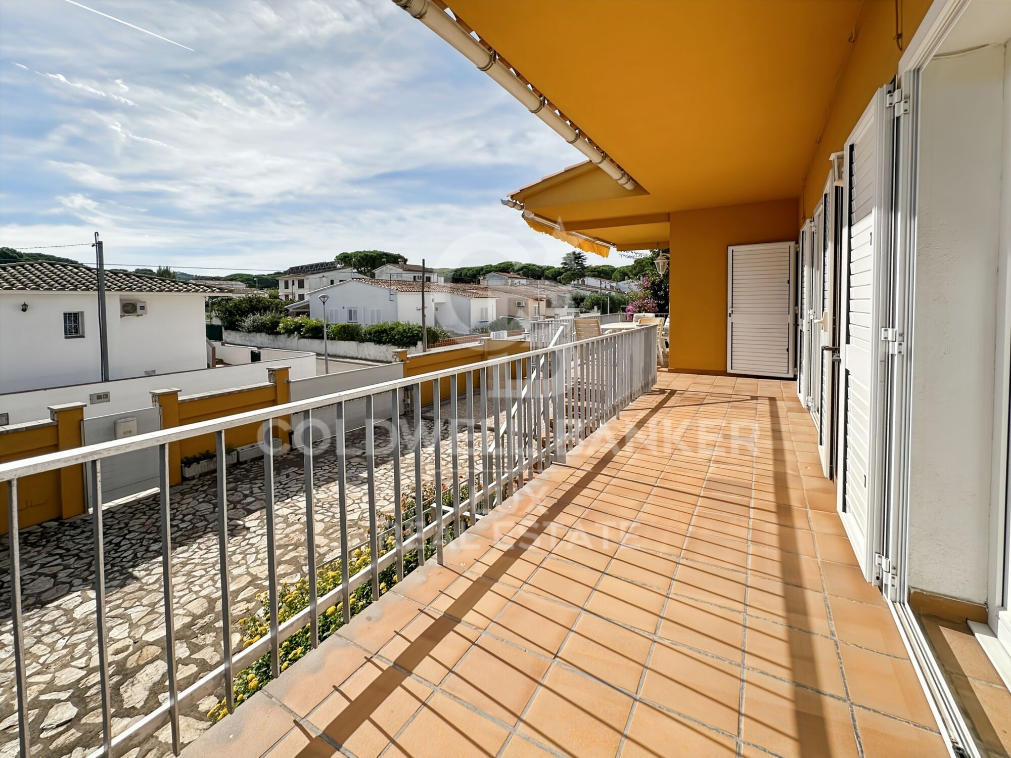 House close to the beaches of L'Escala, with garage and garden