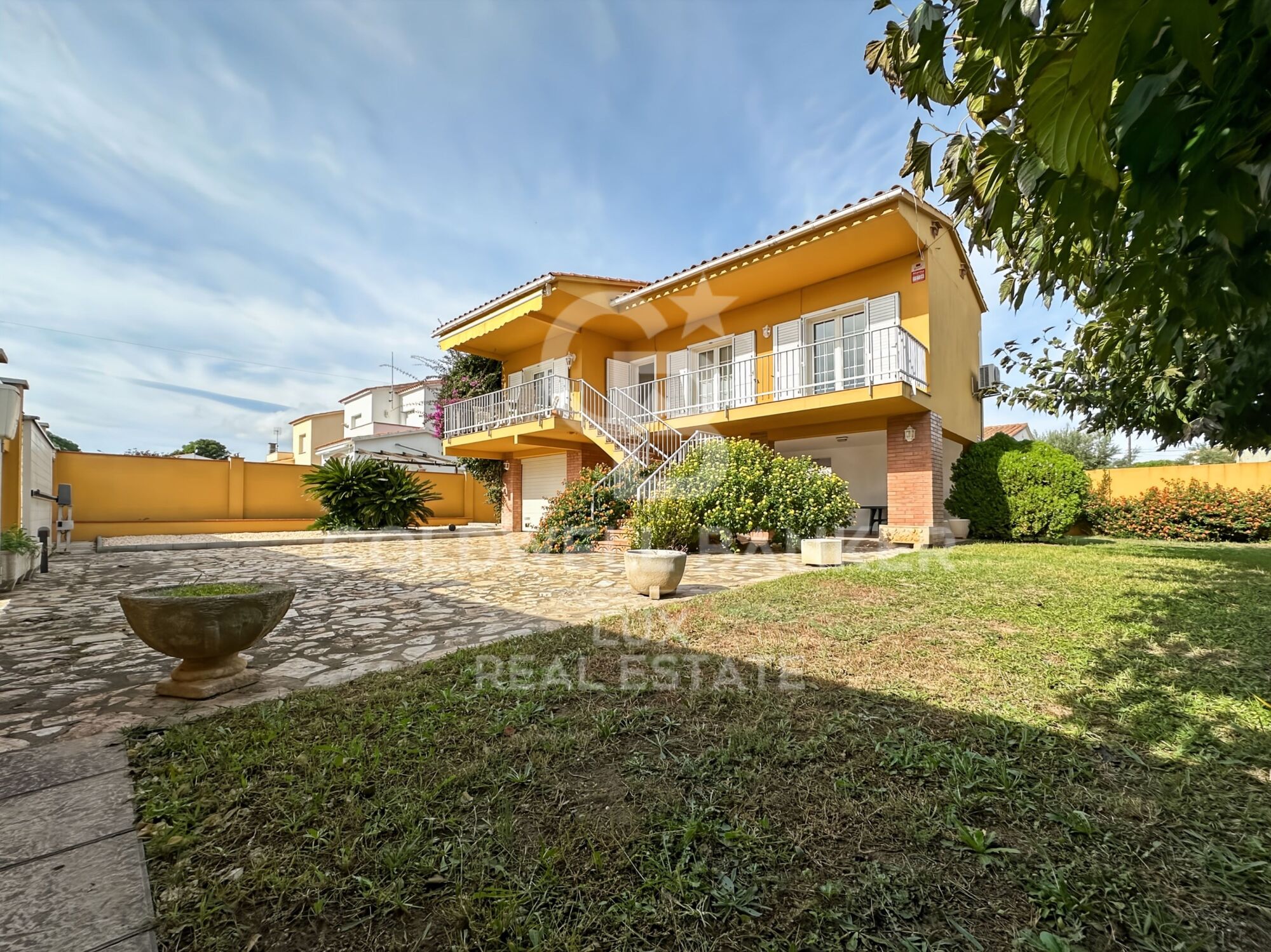 Haus in der Nähe der Strände von L'Escala, mit Garage und Garten