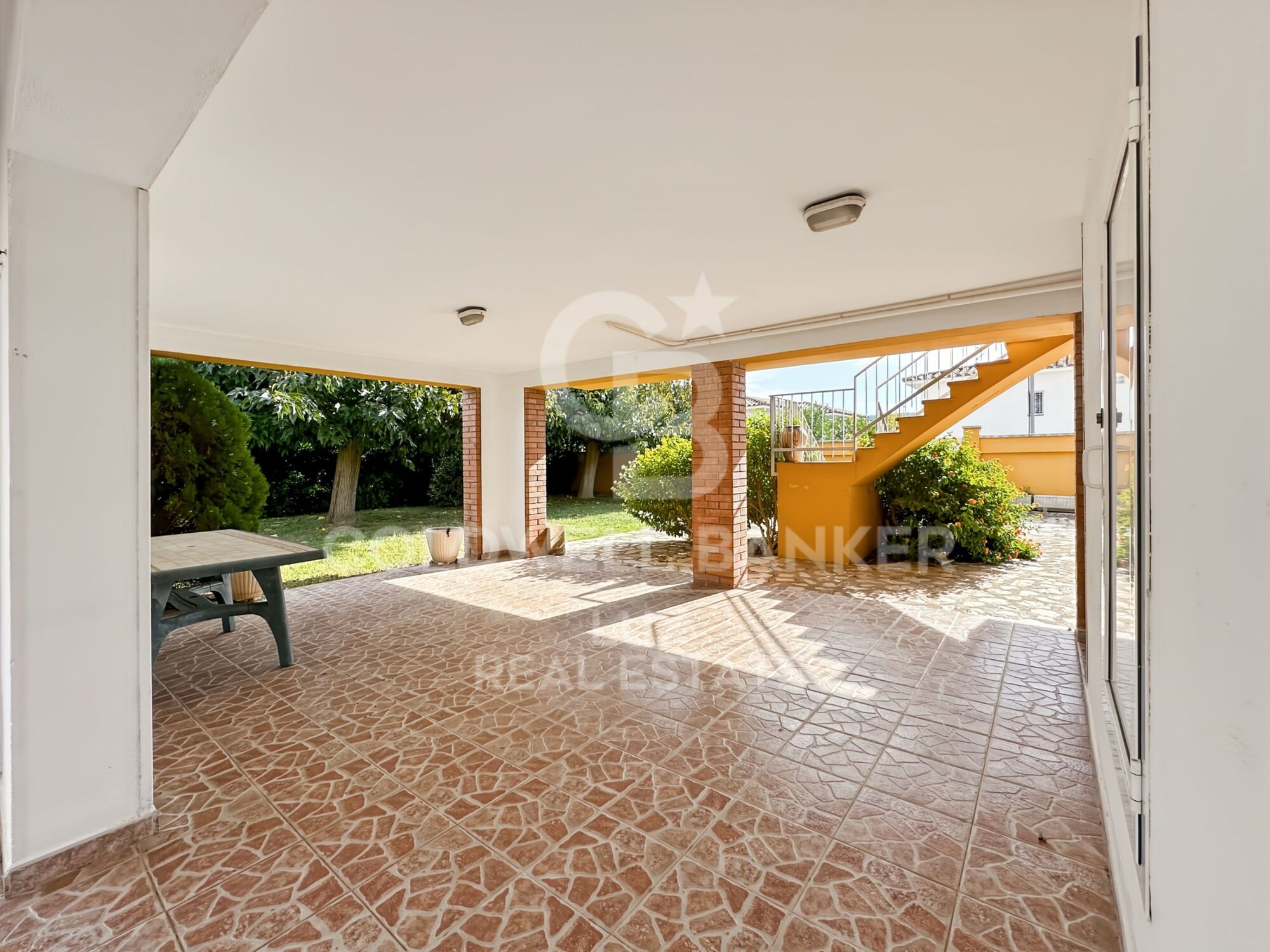 Haus in der Nähe der Strände von L'Escala, mit Garage und Garten