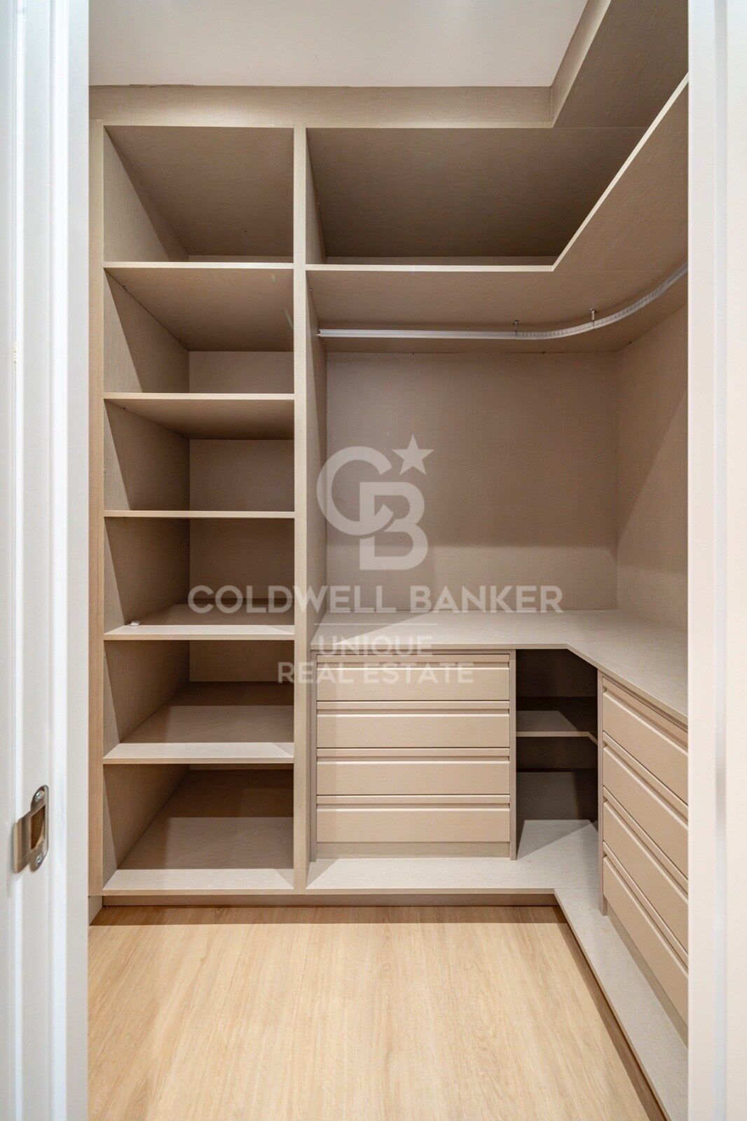 Piso exterior reformado de 2 habitaciones en Goya, Madrid