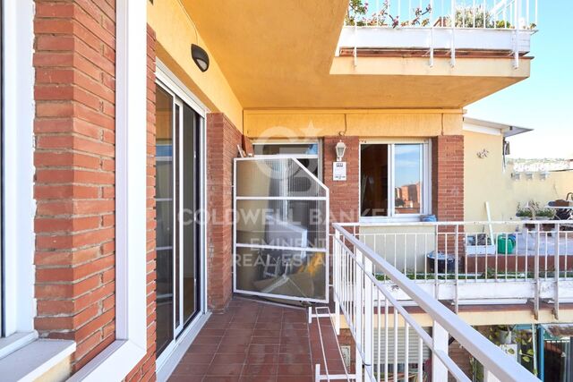 Great opportunity in the heart of Sant Andreu de Palomar, on Malats Street, just a few steps from Sant Andreu metro station.