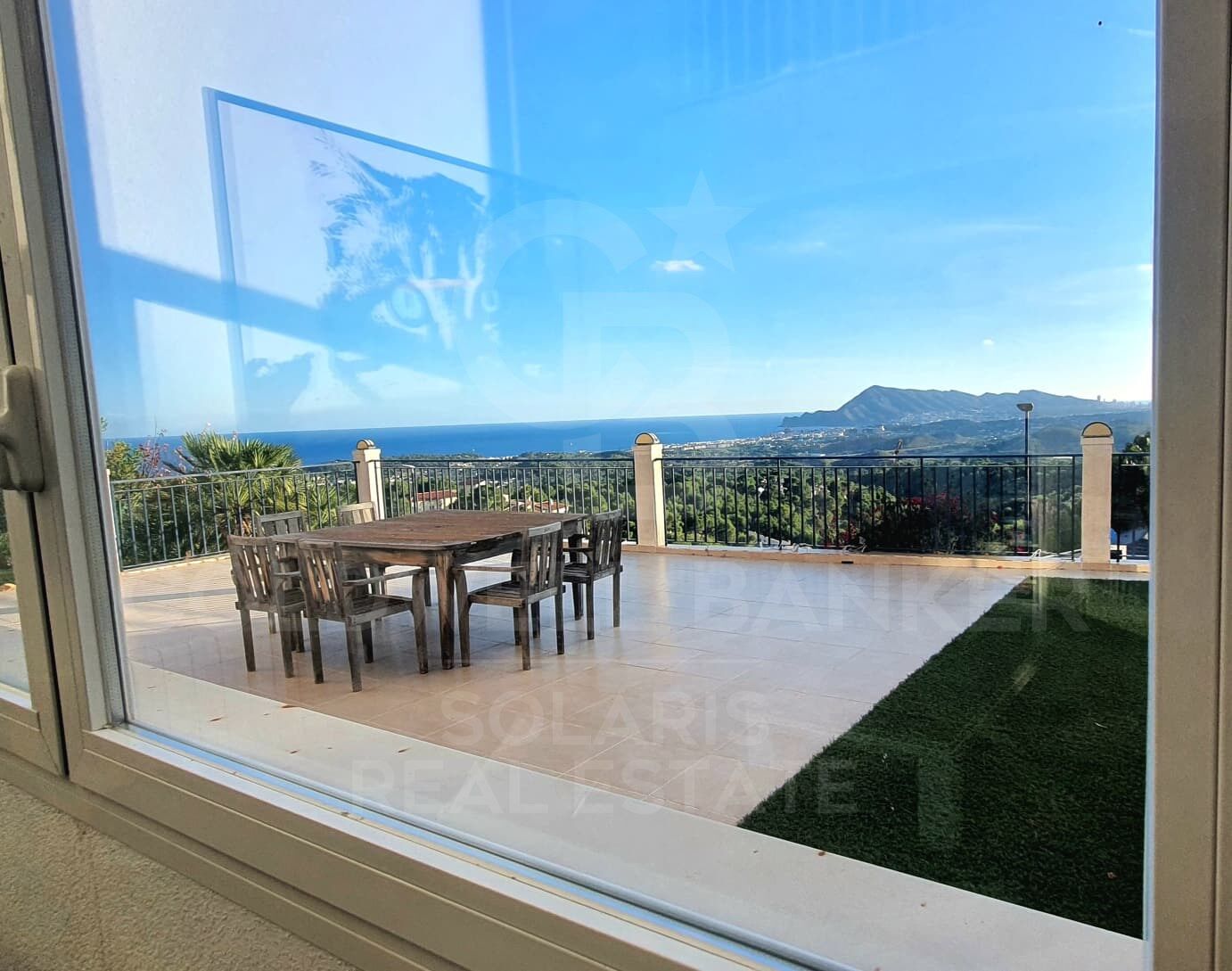 Villa moderna en Altea la Vella con impresionantes vistas panorámicas al mar