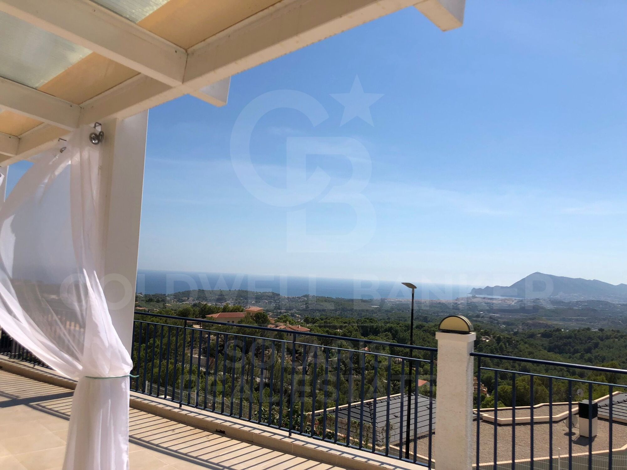 Villa moderna en Altea la Vella con impresionantes vistas panorámicas al mar