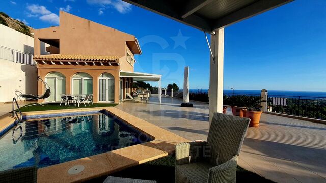 Villa moderna en Altea la Vella con impresionantes vistas panorámicas al mar